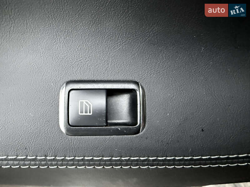 Лифтбек Tesla Model S 2017 в Киеве