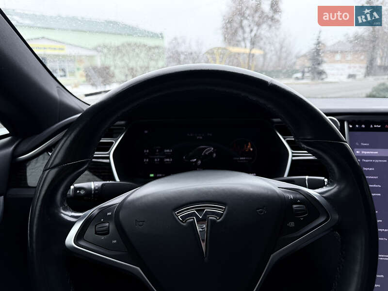 Лифтбек Tesla Model S 2017 в Киеве