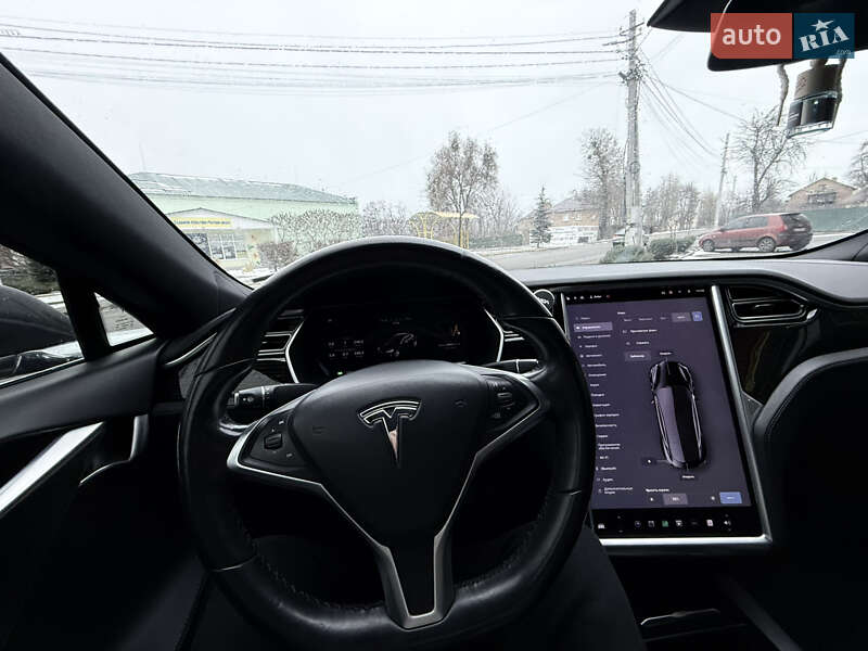 Лифтбек Tesla Model S 2017 в Киеве
