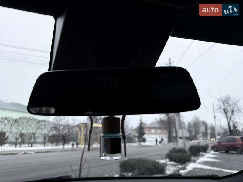 Лифтбек Tesla Model S 2017 в Киеве