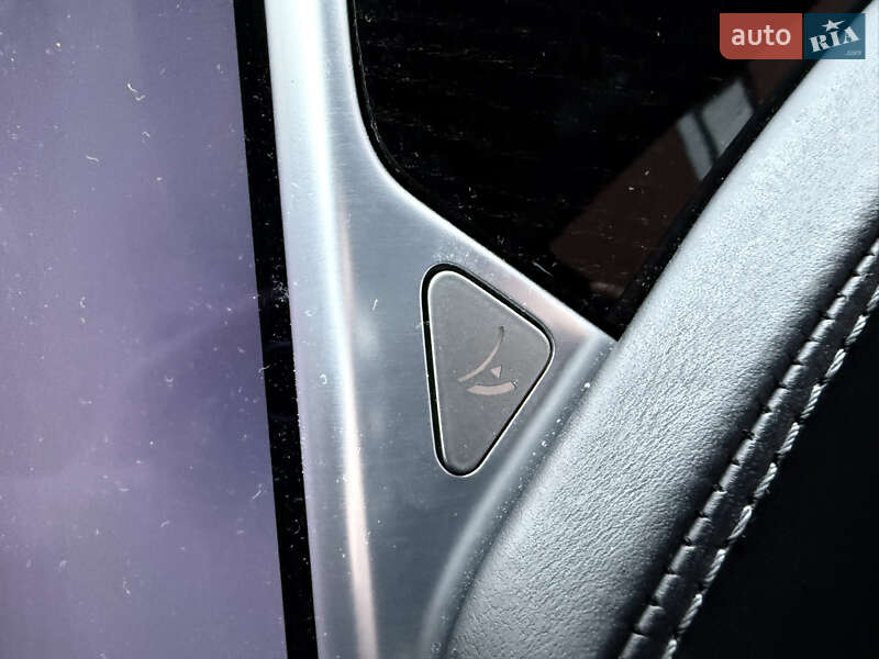 Лифтбек Tesla Model S 2017 в Киеве