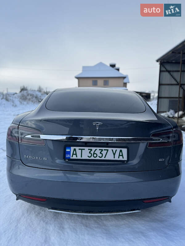 Лифтбек Tesla Model S 2013 в Долине
