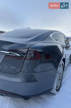 Ліфтбек Tesla Model S 2013 в Долині
