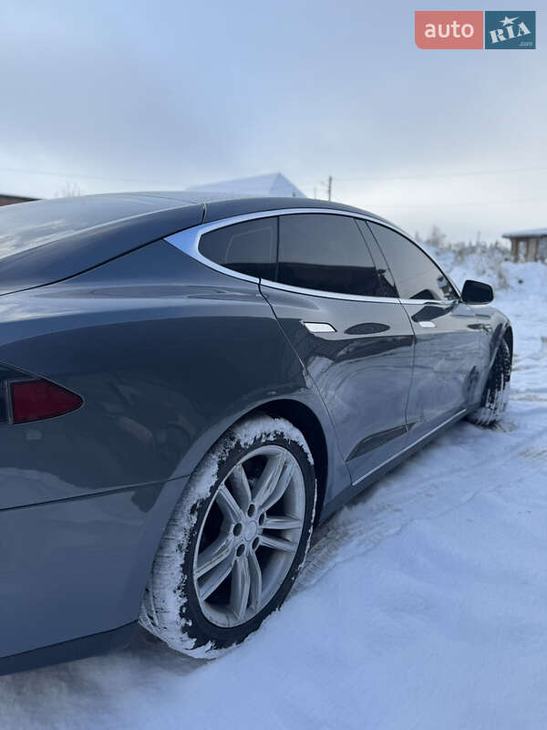Лифтбек Tesla Model S 2013 в Долине фото 7 Лифтбек Tesla Model S 2013 в Долине