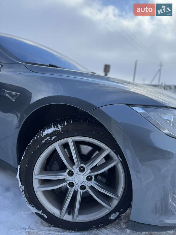 Лифтбек Tesla Model S 2013 в Долине