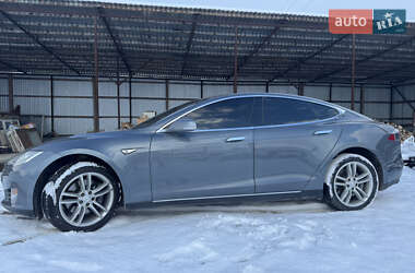 Ліфтбек Tesla Model S 2013 в Долині