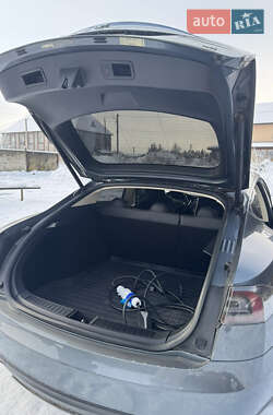 Ліфтбек Tesla Model S 2013 в Долині