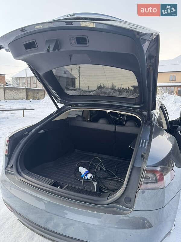 Лифтбек Tesla Model S 2013 в Долине фото 18 Лифтбек Tesla Model S 2013 в Долине