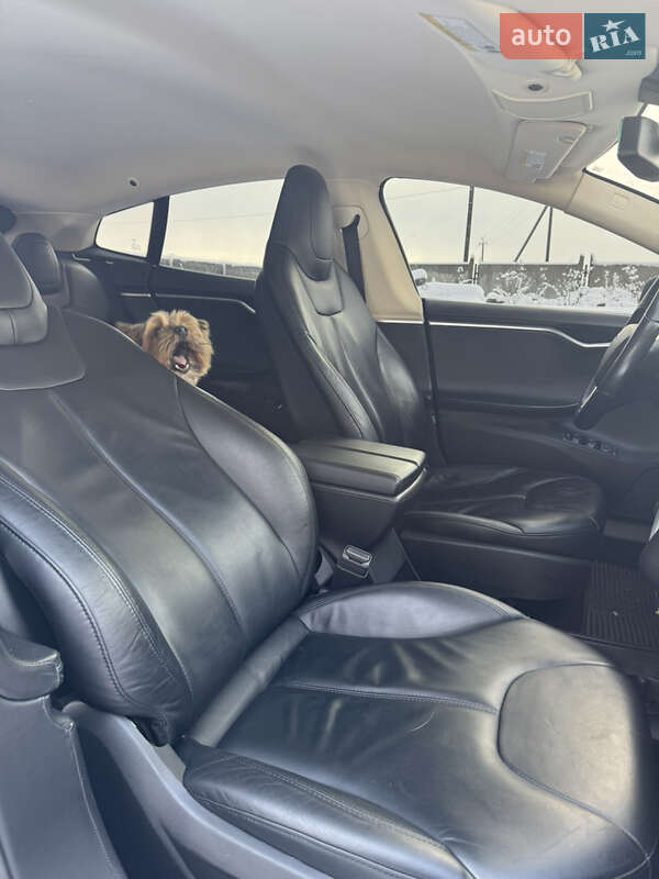 Лифтбек Tesla Model S 2013 в Долине