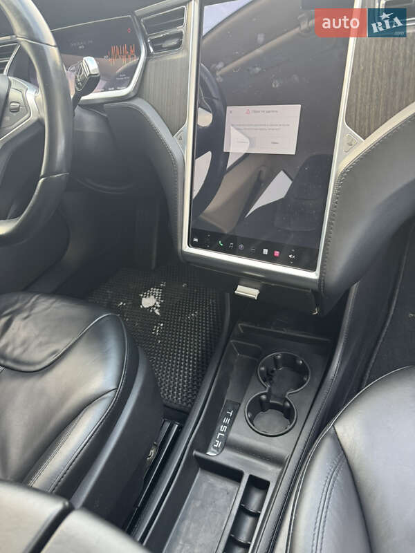 Лифтбек Tesla Model S 2013 в Долине