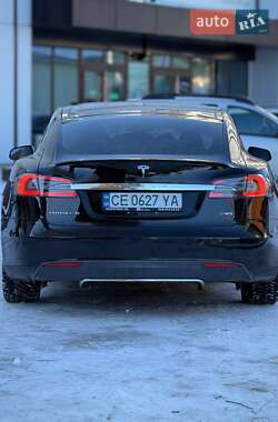 Ліфтбек Tesla Model S 2013 в Чернівцях