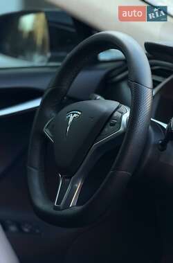 Ліфтбек Tesla Model S 2013 в Чернівцях