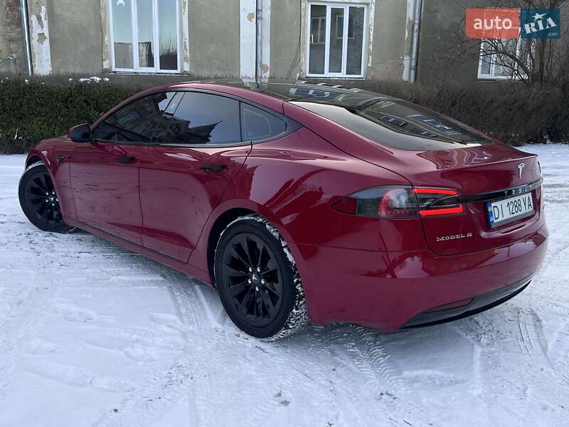 Лифтбек Tesla Model S 2017 в Черновцах