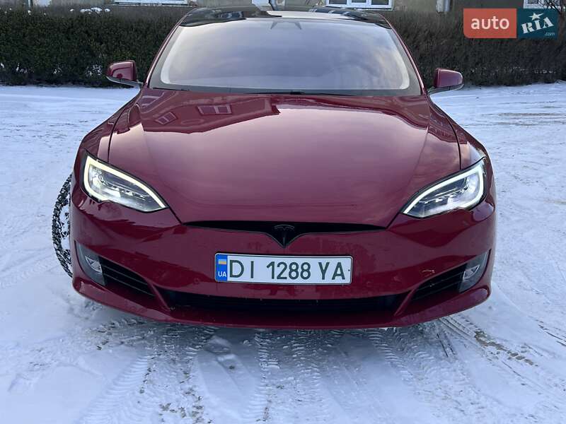 Лифтбек Tesla Model S 2017 в Черновцах