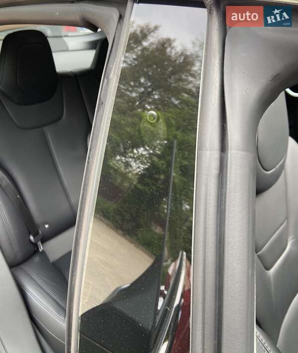 Лифтбек Tesla Model S 2017 в Черновцах