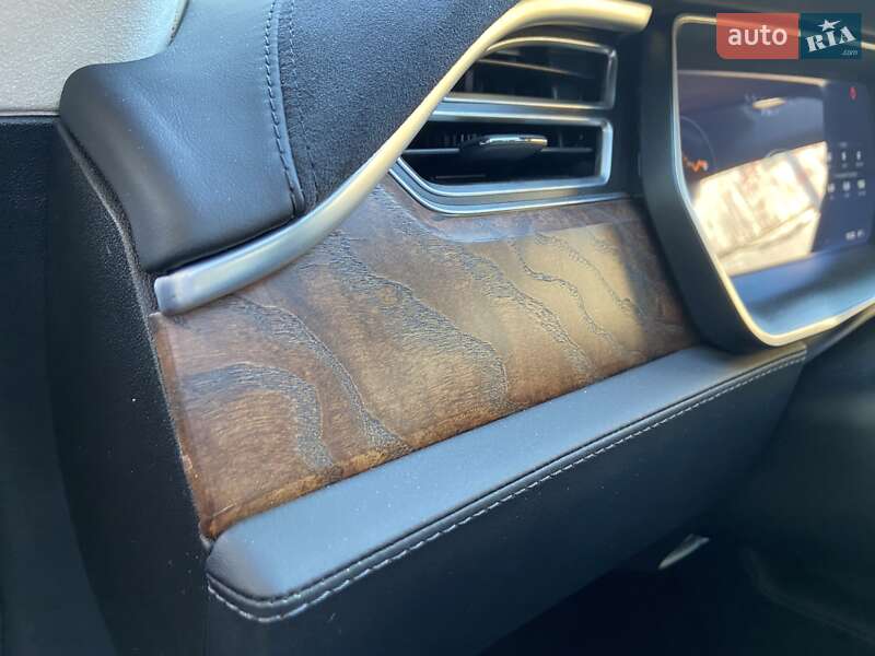 Лифтбек Tesla Model S 2017 в Черновцах