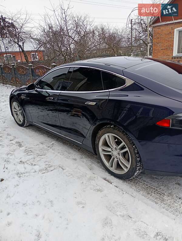 Лифтбек Tesla Model S 2013 в Нововолынске