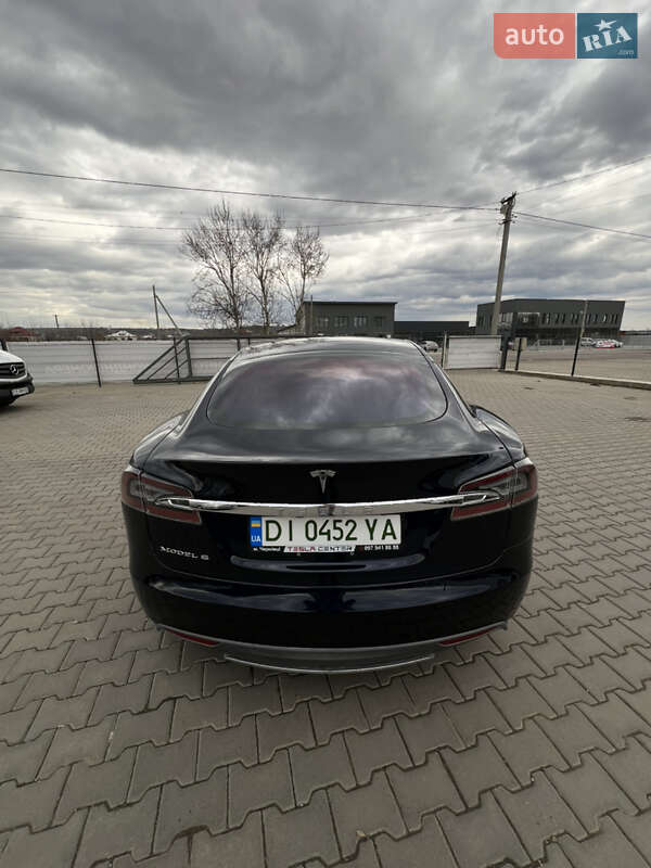 Лифтбек Tesla Model S 2013 в Черновцах