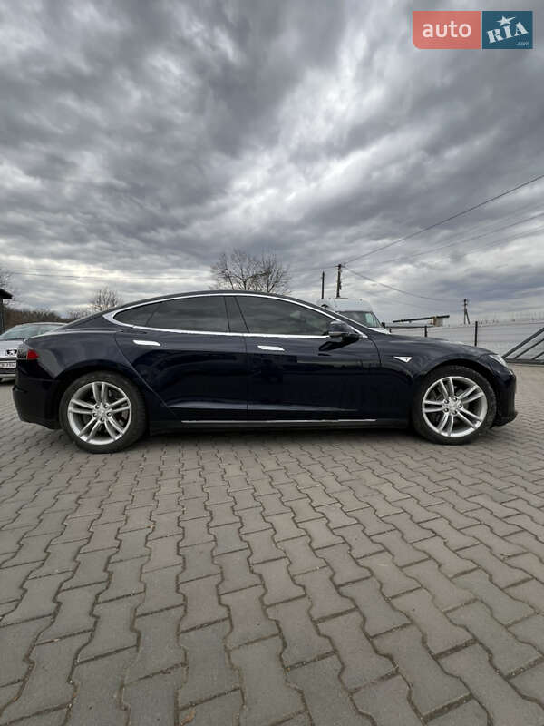 Лифтбек Tesla Model S 2013 в Черновцах