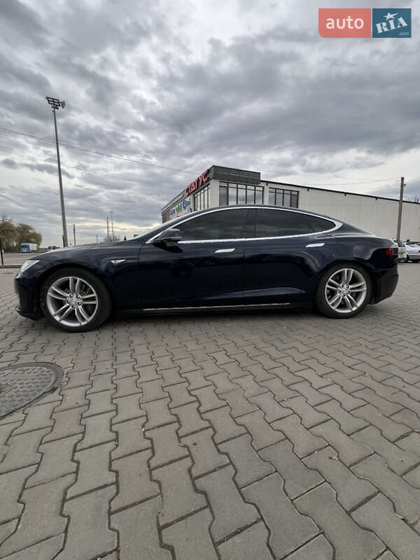 Лифтбек Tesla Model S 2013 в Черновцах