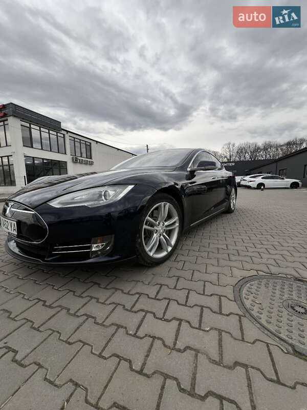 Лифтбек Tesla Model S 2013 в Черновцах