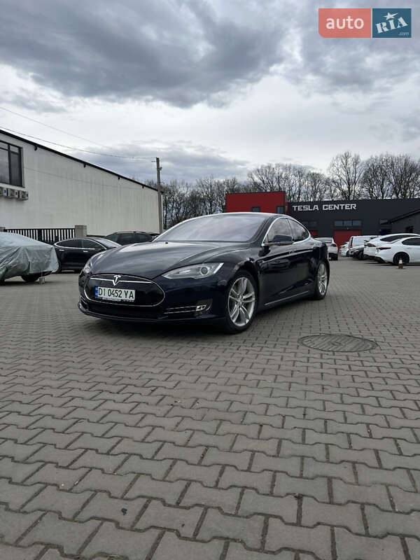 Лифтбек Tesla Model S 2013 в Черновцах