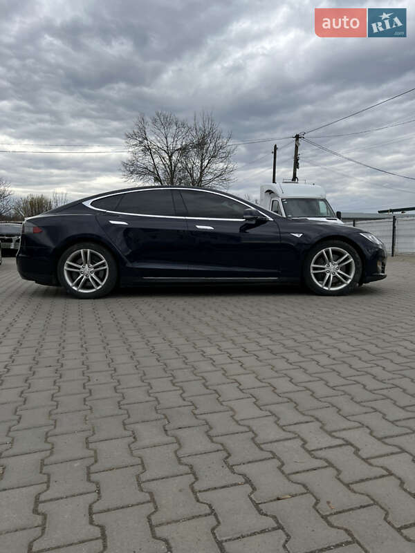 Лифтбек Tesla Model S 2013 в Черновцах