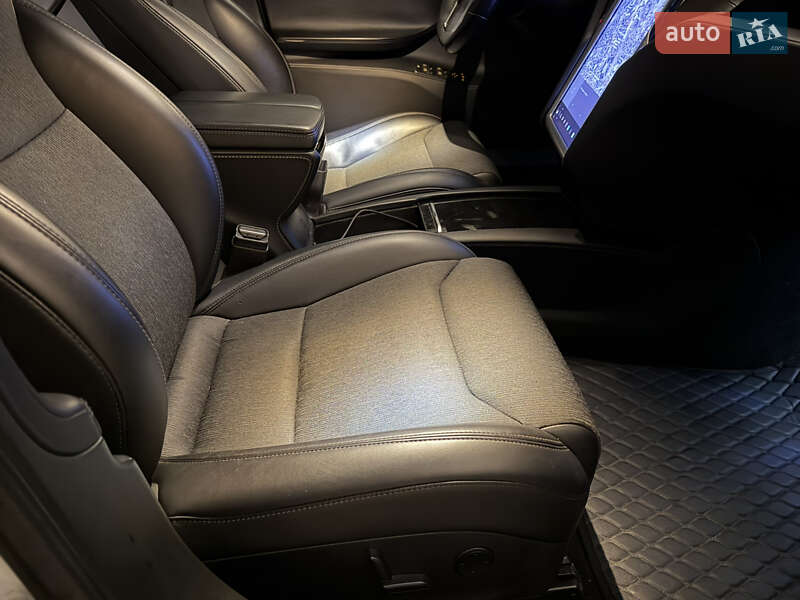 Ліфтбек Tesla Model S 2017 в Одесі фото 11 Ліфтбек Tesla Model S 2017 в Одесі