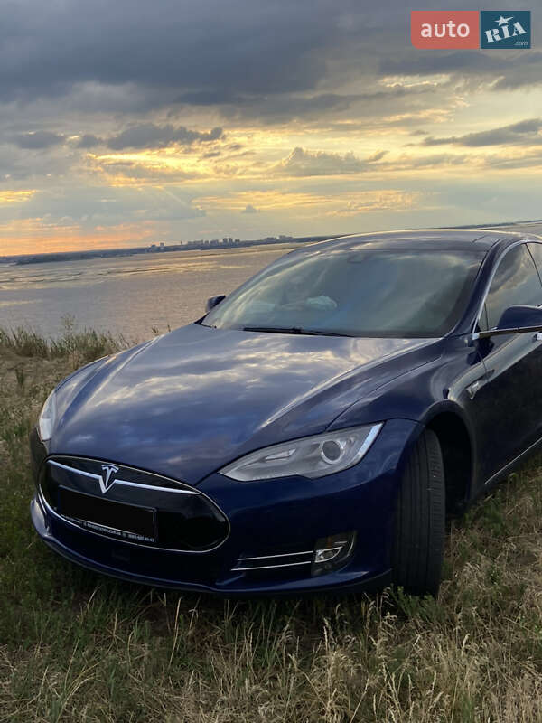 Ліфтбек Tesla Model S 2015 в Обухові
