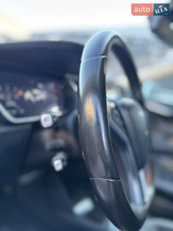 Лифтбек Tesla Model S 2015 в Ровно