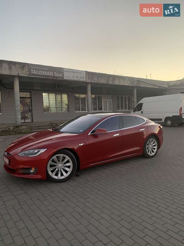 Лифтбек Tesla Model S 2016 в Львове