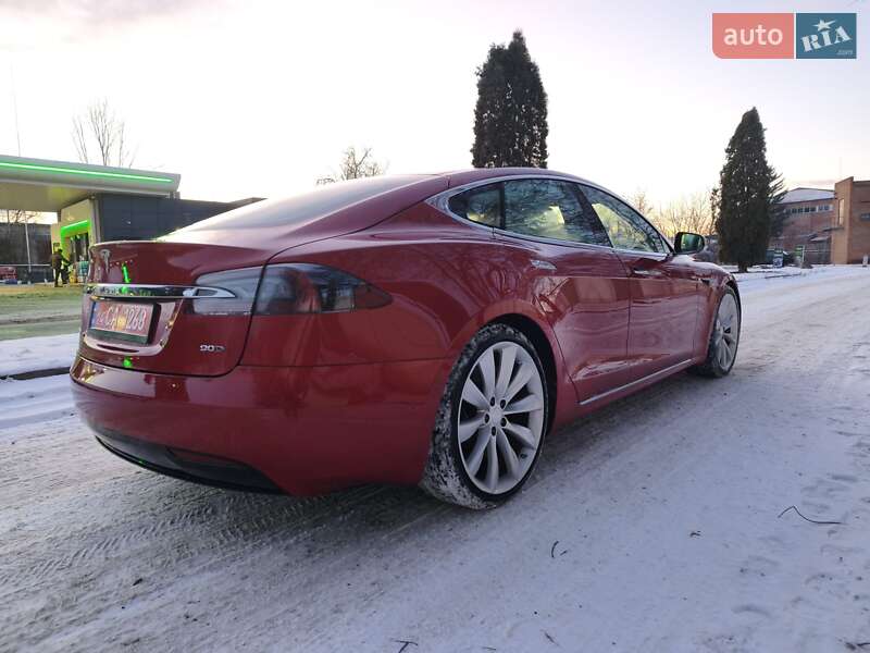Лифтбек Tesla Model S 2016 в Сквире