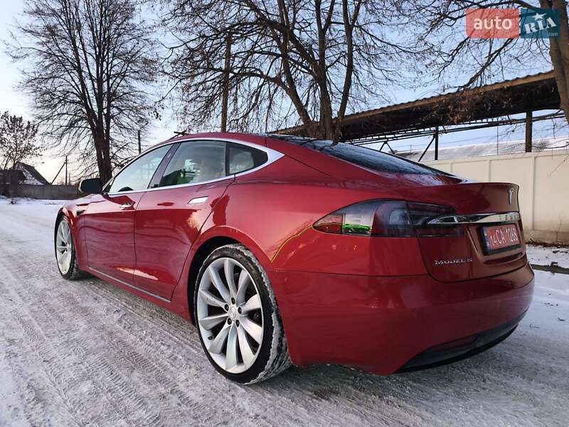 Лифтбек Tesla Model S 2016 в Сквире