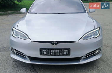 Лифтбек Tesla Model S 2017 в Ивано-Франковске