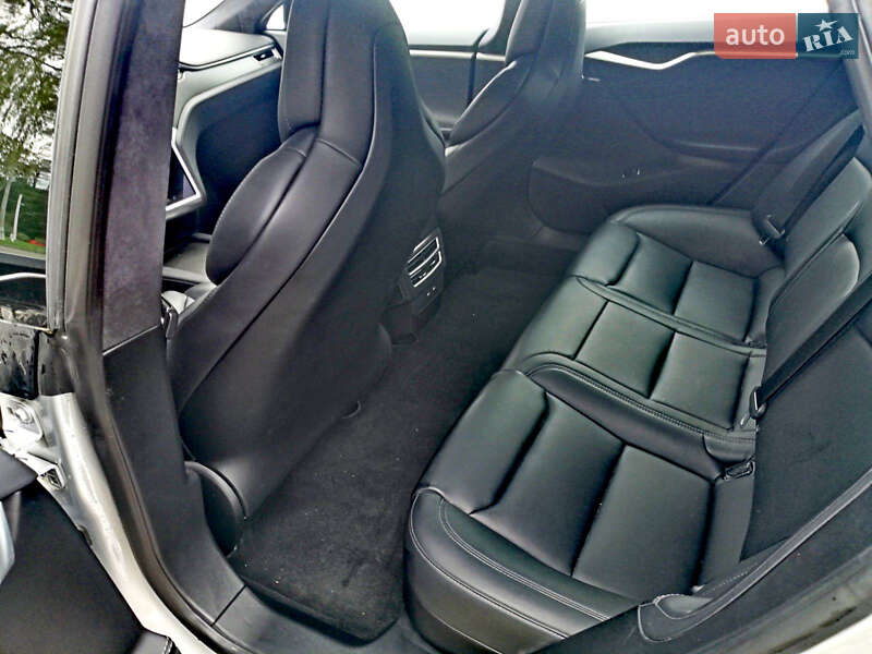 Лифтбек Tesla Model S 2017 в Ивано-Франковске