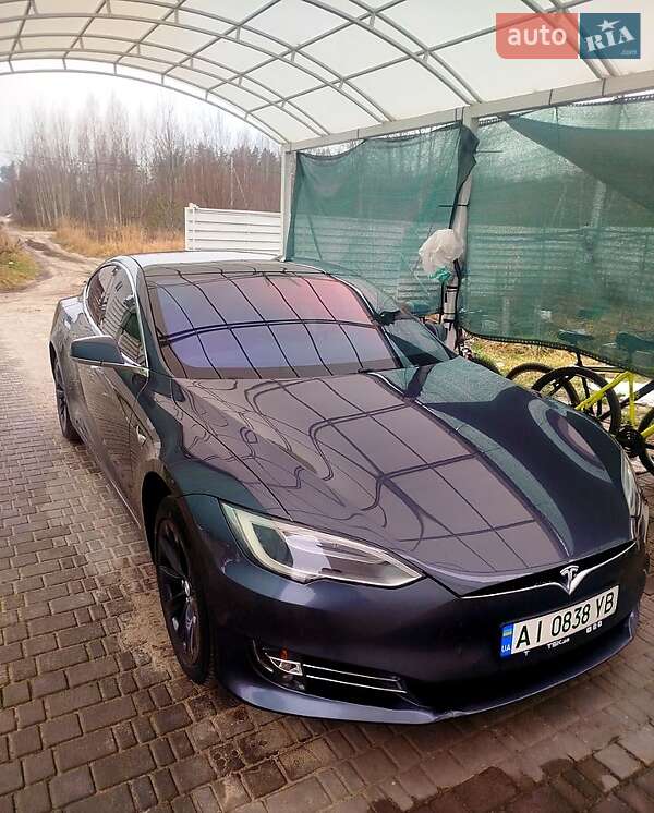 Лифтбек Tesla Model S 2017 в Киеве