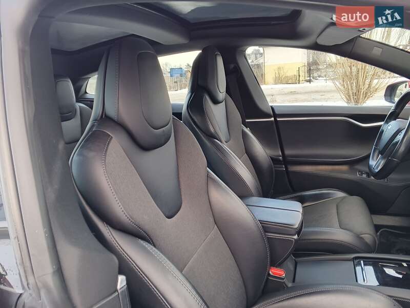 Лифтбек Tesla Model S 2017 в Киеве