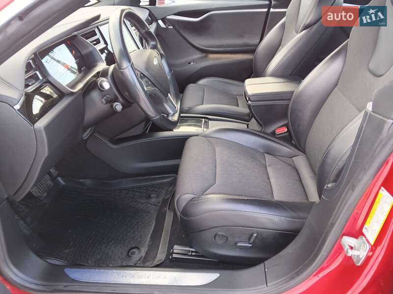 Лифтбек Tesla Model S 2017 в Киеве