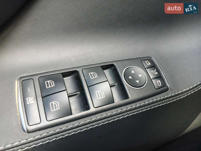 Лифтбек Tesla Model S 2017 в Киеве