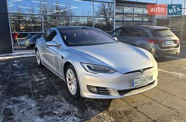 Лифтбек Tesla Model S 2016 в Луцке