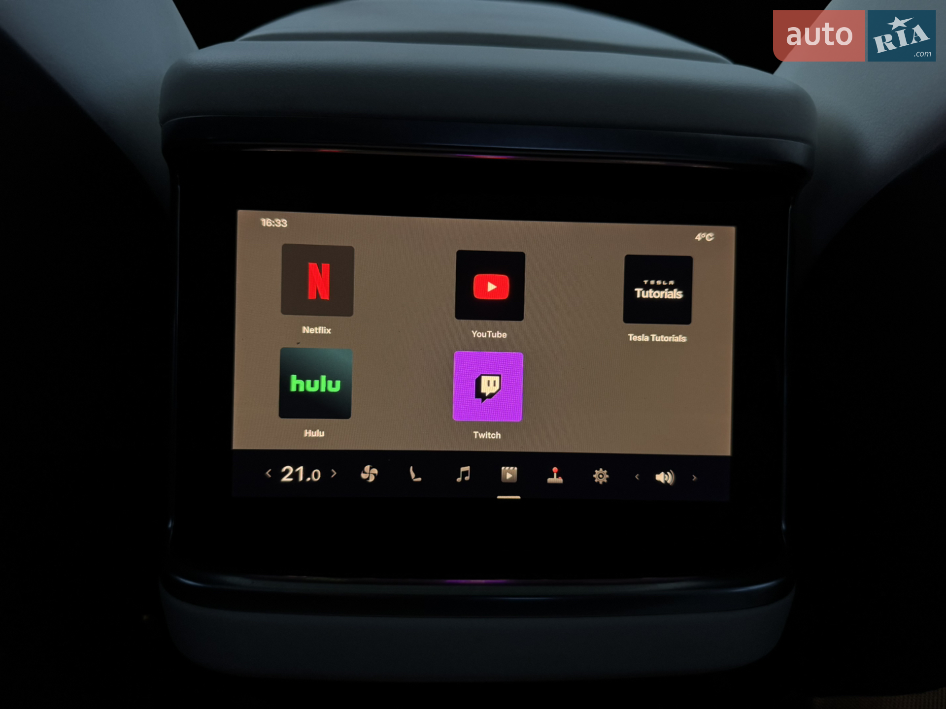 2022 Tesla Model S - мініатюра 23