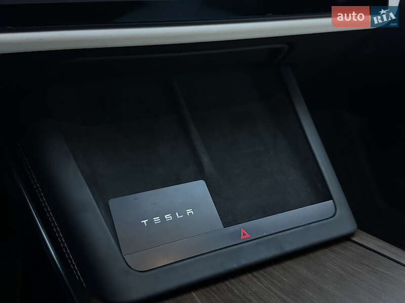 Ліфтбек Tesla Model S 2022 в Ужгороді
