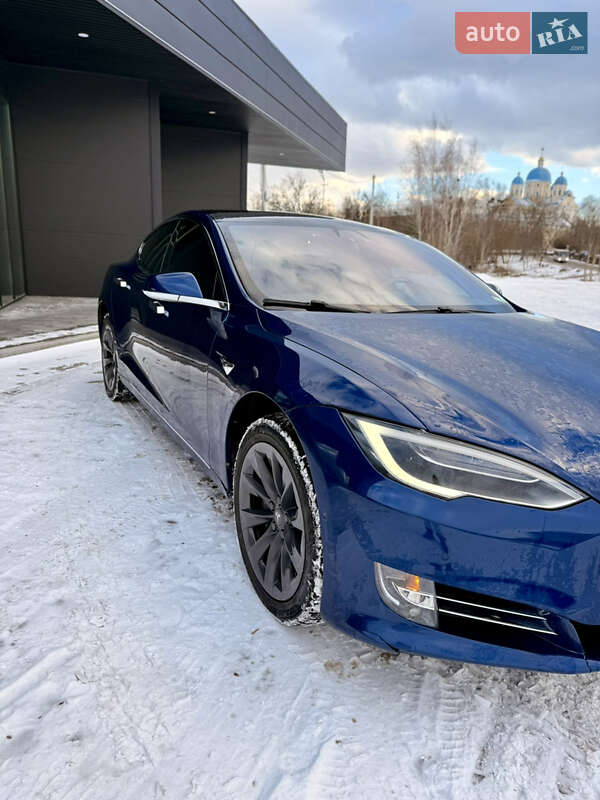 Лифтбек Tesla Model S 2018 в Львове