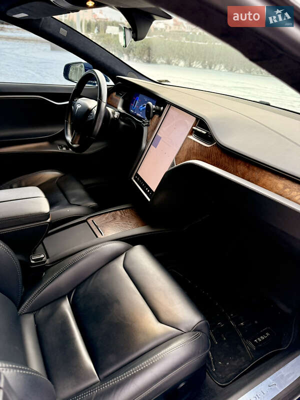 Лифтбек Tesla Model S 2018 в Львове