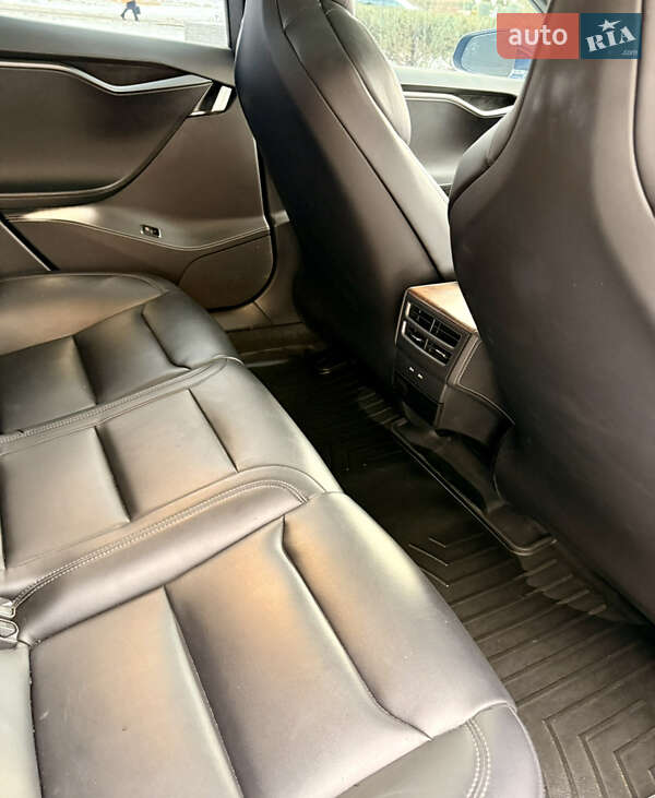 Лифтбек Tesla Model S 2018 в Львове