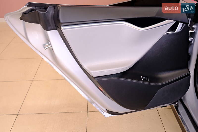 Лифтбек Tesla Model S 2015 в Одессе фото 34 Лифтбек Tesla Model S 2015 в Одессе