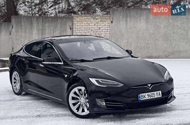 Ліфтбек Tesla Model S 2017 в Рівному