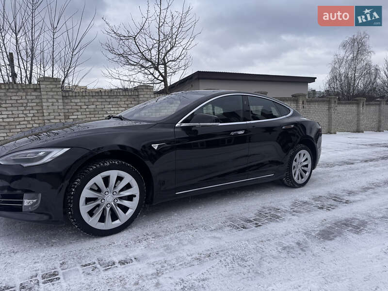 Ліфтбек Tesla Model S 2017 в Рівному фото 33 Ліфтбек Tesla Model S 2017 в Рівному