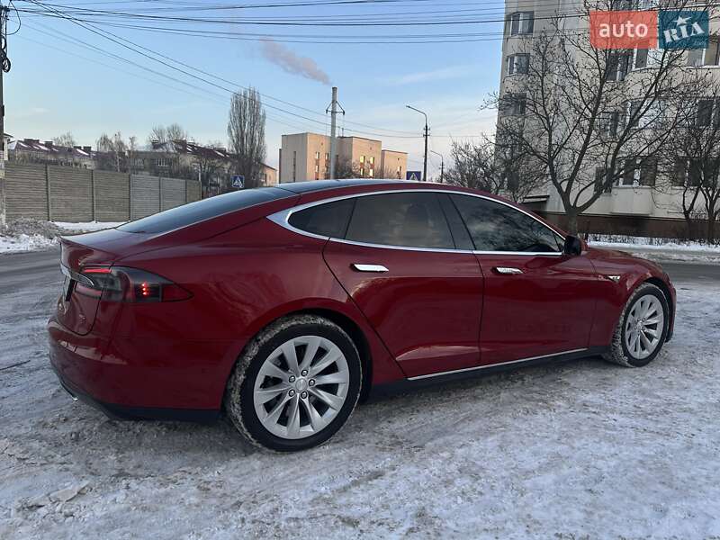 Ліфтбек Tesla Model S 2015 в Києві