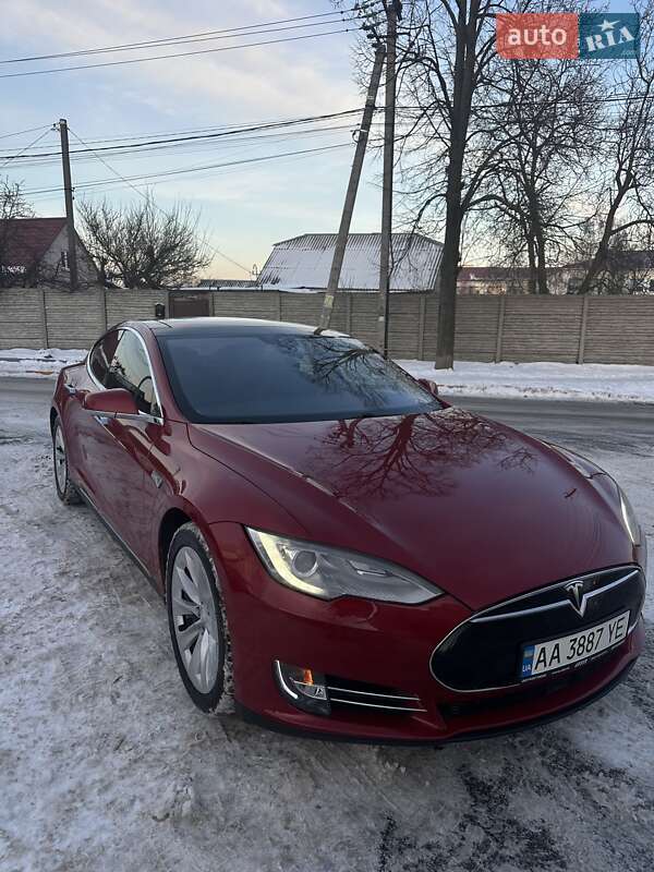 Ліфтбек Tesla Model S 2015 в Києві